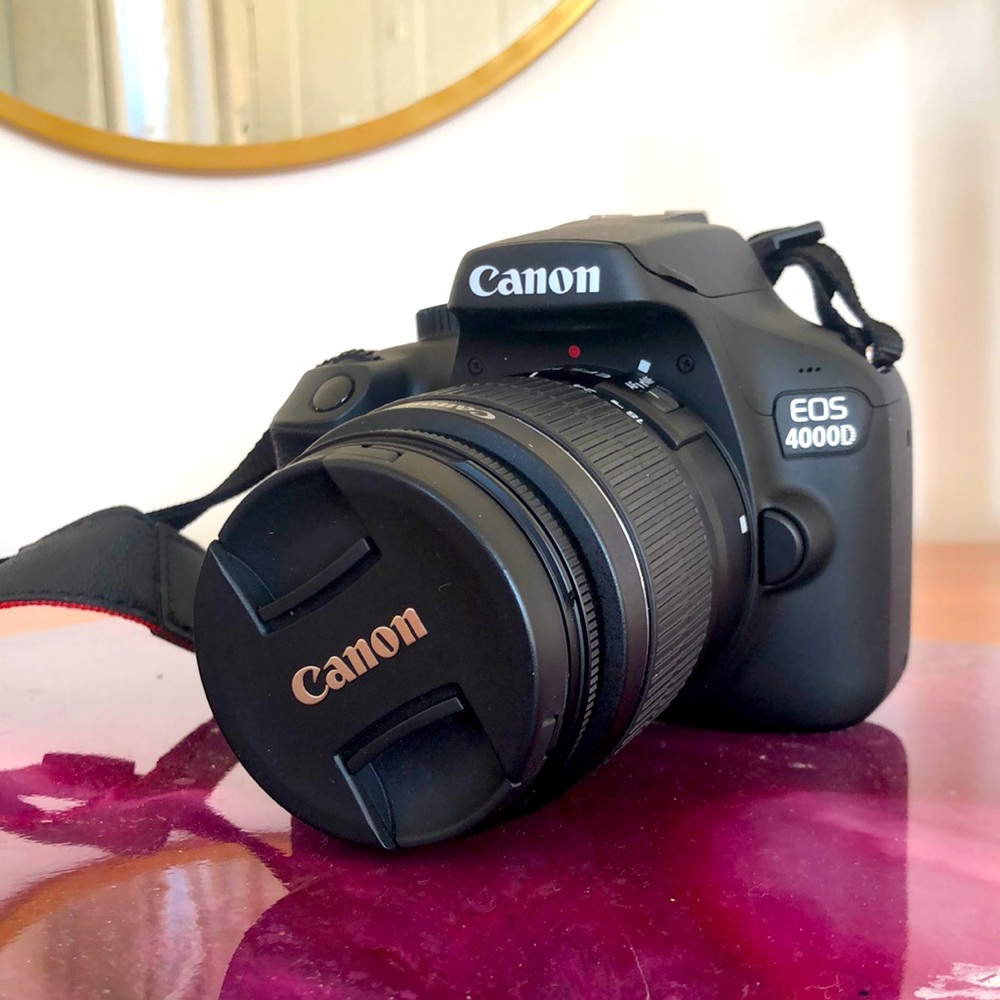 Camera canon EOS 4000D